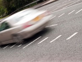 人们才刚刚意识到道路上有水平线的惊人原因